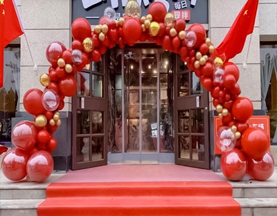 烤肉店铺开业喜庆红色气球拱门