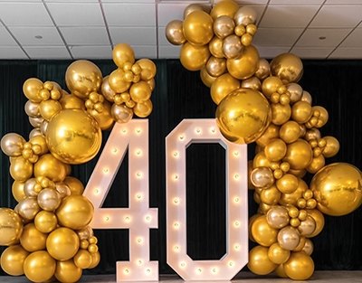 企业40周年庆活动创意策划气球布置